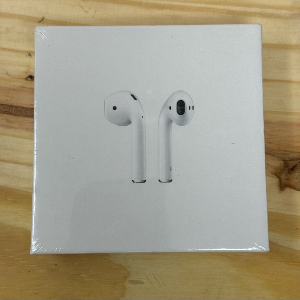 Apple AirPods 2nd Generation With Charging Case Sealed New In Box MV7N2AM/A